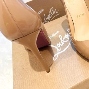 Nude Christian Louboutin Pumps. Box/dust bag incl